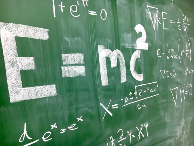 Physics tuition in Singapore - Students learning with experienced tutors