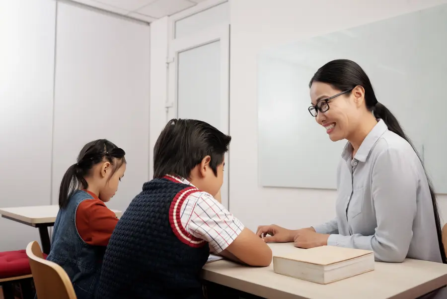 Chinese tuition in Singapore - Students learning with experienced tutors